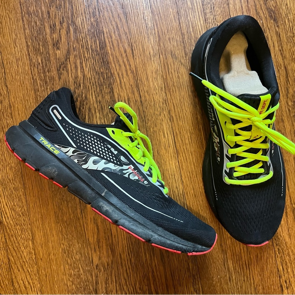 Brooks Trace 2 running shoes men’s 10.5 Hero Pack Firefighter
